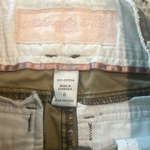 Abercrombie and Fitch Y2K Camo Ruffle Hem Mini Skirt Circa 2003 Size 0 - Picture 2 of 3